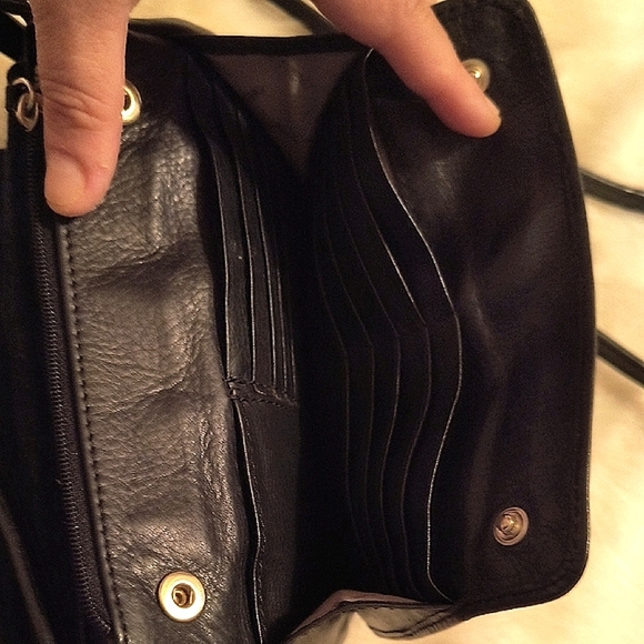 The Trend Black Leather Crossbody Bag. Made In Italy. Great Quality. - Picture 4 of 11